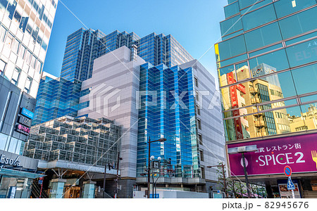 日本の東京都市景観　池袋のメトロポリタンプラザなどを望む 82945676