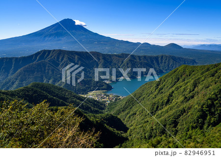 御坂・毛無山から十二ヶ岳へと続く稜線からの展望 御坂・毛無山から十二ヶ岳へと続く稜線からの展望 82946951