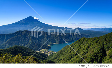 御坂・毛無山から十二ヶ岳へと続く稜線からの展望 82946952