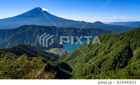 御坂・毛無山から十二ヶ岳へと続く登山道からの展望 御坂・毛無山から十二ヶ岳へと続く登山道からの展望 82946953