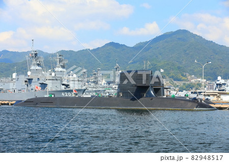 【広島県】晴天下のアレイからすこじま（海上自衛隊　艦隊） 82948517