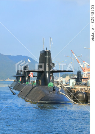 【広島県】晴天下のアレイからすこじま（潜水艦隊群） 82948555