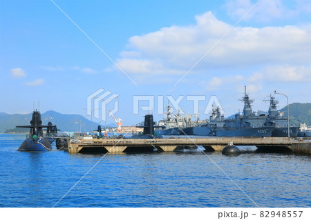 【広島県】晴天下のアレイからすこじま（潜水艦隊群） 82948557