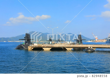 【広島県】晴天下のアレイからすこじま（潜水艦隊群） 82948558