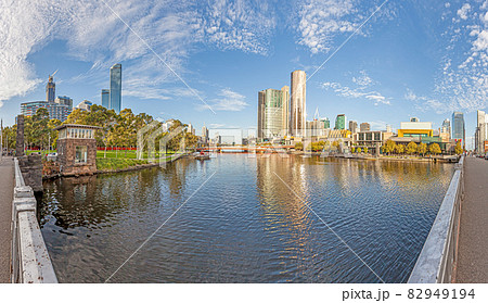 Panoramic view of Melbourne skyline taken from a bridge over the Yarra river 82949194