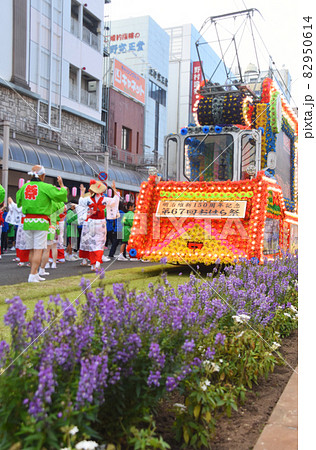 おはら祭りの踊り連と花電車 おはら祭りの踊り連と花電車 82950614