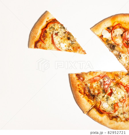 Pizza Margherita just mozzarella and tomato sauce Pizza Margherita just mozzarella and tomato sauce 82952721