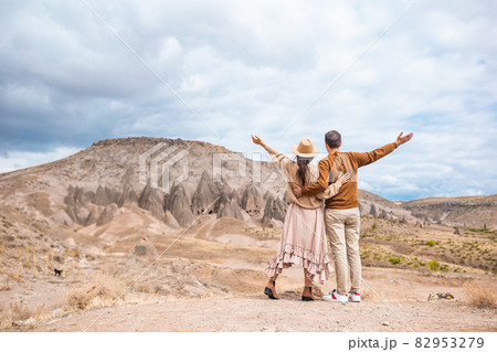 Happy couple on summer vacation in famous place. Cave formations. 82953279