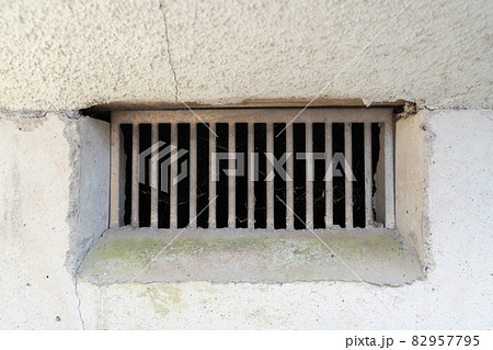 建物の床下換気口イメージ 82957795