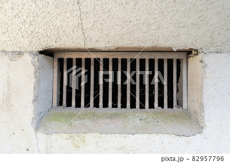 建物の床下換気口イメージ 82957796