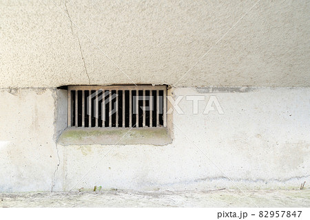 建物の床下換気口イメージ 82957847