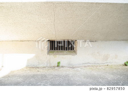 建物の床下換気口イメージ 82957850