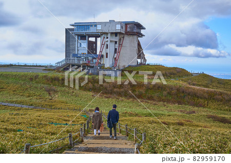 神奈川県箱根町 秋の箱根駒ヶ岳山頂からロープウェイ頂上駅方面 82959170
