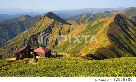 秋の谷川連峰と肩ノ小屋 秋の谷川連峰と肩ノ小屋 82959300