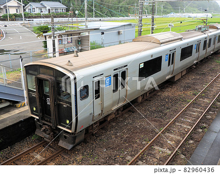 日豊本線東都農駅に入構中の817系電車　宮崎県児湯郡都農町大字川北 82960436