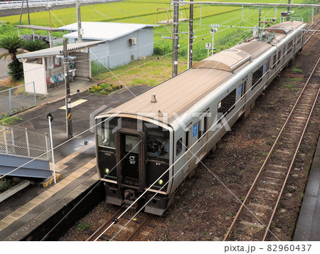 日豊本線東都農駅に入構中の817系電車　宮崎県児湯郡都農町大字川北 82960437