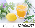 オレンジジュースとレモン 82960857
