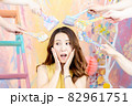 ポップでカラフルなペンキペイント 82961751