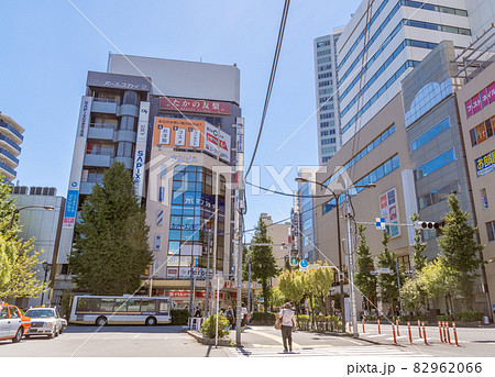 駅前風景　中野駅 82962066