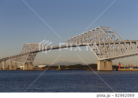 東京ゲートブリッジと富士山 82962069