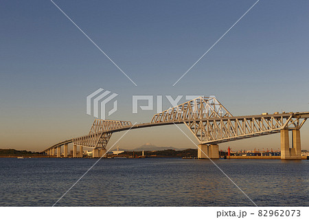 東京ゲートブリッジと富士山 82962073