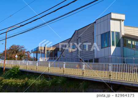 神奈川県川崎市麻生区 小田急線百合ヶ丘駅北側を津久井道から見る 82964375