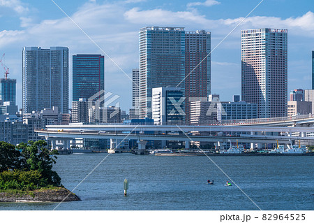 《東京都》東京ベイエリア・立ち並ぶタワーマンション群 《東京都》東京ベイエリア・立ち並ぶタワーマンション群 82964525