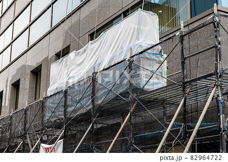 外壁工事の仮設ゴンドラと専用架台 82964722