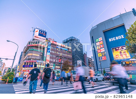 日本の東京都市景観　高田馬場駅前を望む 82965148