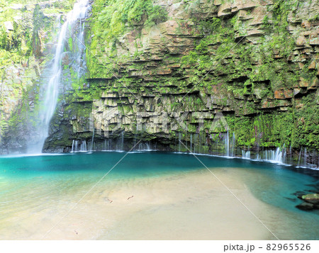 滝壺展望台から眺める夏の雄川の滝 鹿児島県肝属郡南大隅町根占川北 滝壺展望台から眺める夏の雄川の滝 鹿児島県肝属郡南大隅町根占川北 82965526