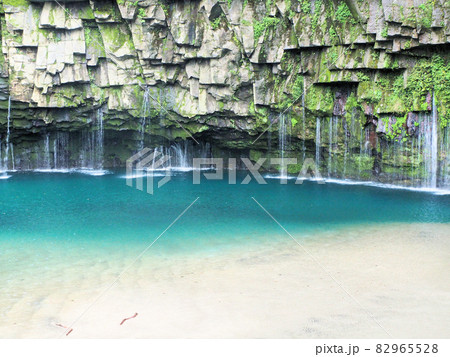 滝壺展望台から眺める夏の雄川の滝　鹿児島県肝属郡南大隅町根占川北 82965528