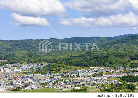 北海道　元炭鉱の町、赤平市を望む 82967195