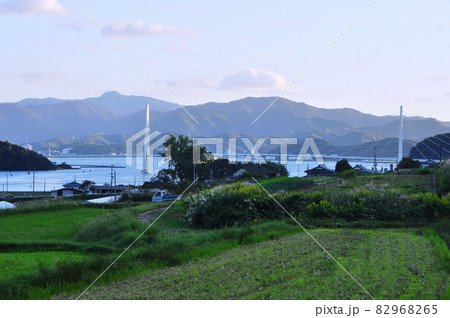 舞鶴湾の舞鶴クレインブリッジと里山の風景 舞鶴湾の舞鶴クレインブリッジと里山の風景 82968265
