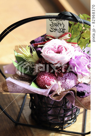 喜寿古希のお祝い　誕生日祝いのプリザーブドフラワー 82968370