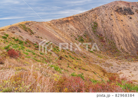 (福島県)吾妻小富士、山頂火口縁の景色 (福島県)吾妻小富士、山頂火口縁の景色 82968384