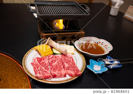 焼き肉 鉄板焼き 焼き肉 鉄板焼き 82968601