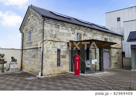 久保記念観光文化交流館の美術品展示館 82969409