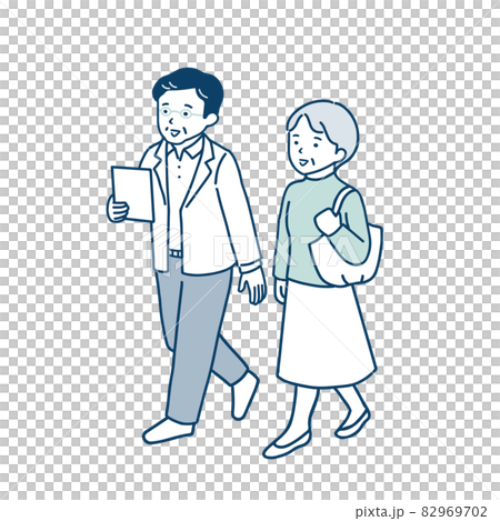 肩並肩走資深的夫婦 82969702