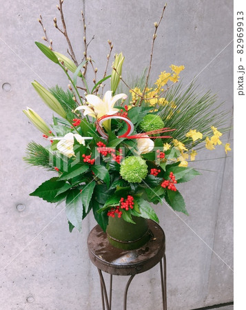 お正月フラワーアレンジメント 82969913