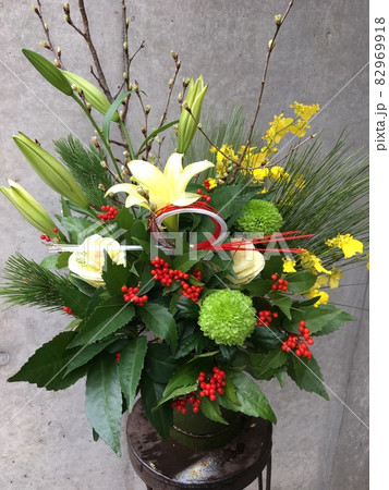 お正月フラワーアレンジメント 82969918