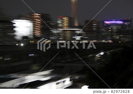 夜の田端付近を行く、引退間際の上越新幹線E4系 夜の田端付近を行く、引退間際の上越新幹線E4系 82972628