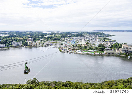 かんざんじロープウェイ大草山展望台から望む遊園地と温泉街 かんざんじロープウェイ大草山展望台から望む遊園地と温泉街 82972749