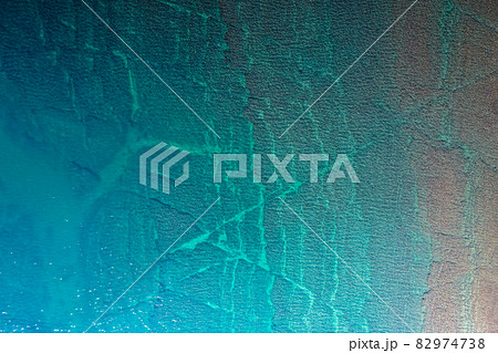 快晴の逗子の街並みを海より望む、快晴の逗子海岸のドローン写真、海上からの空撮 82974738