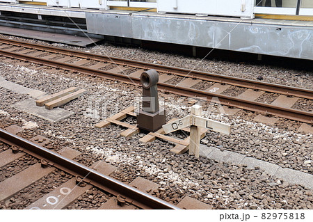 東京都千代田区　東京駅　4番線と5番線の山手線の間ゼロキロポスト　1969年に東京駅開業55周年記念 82975818