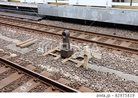 東京都千代田区　東京駅　4番線と5番線の山手線の間ゼロキロポスト　1969年に東京駅開業55周年記念 82975819