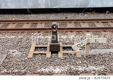 東京都千代田区 東京駅 4番線と5番線の山手線の間ゼロキロポスト 1969年に東京駅開業55周年記念 東京都千代田区 東京駅 4番線と5番線の山手線の間ゼロキロポスト 1969年に東京駅開業55周年記念 82975820