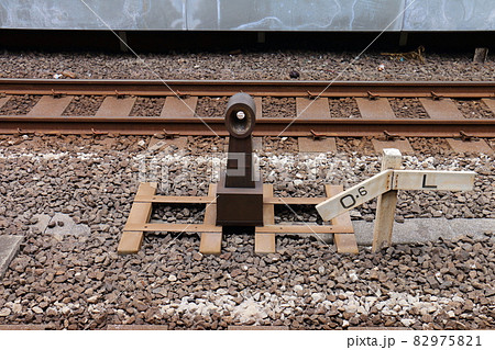 東京都千代田区　東京駅　4番線と5番線の山手線の間ゼロキロポスト　1969年に東京駅開業55周年記念 82975821