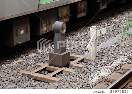 東京都千代田区　東京駅　4番線と5番線の山手線の間ゼロキロポスト　1969年に東京駅開業55周年記念 82975835