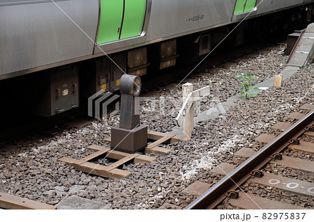 東京都千代田区　東京駅　4番線と5番線の山手線の間ゼロキロポスト　1969年に東京駅開業55周年記念 82975837