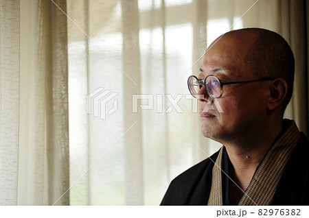 和装の中年男性 和装の中年男性 82976382